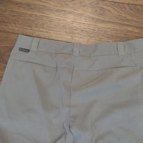 Bundle of two women's Columbia Size 10 Shorts - Picture 4 of 13